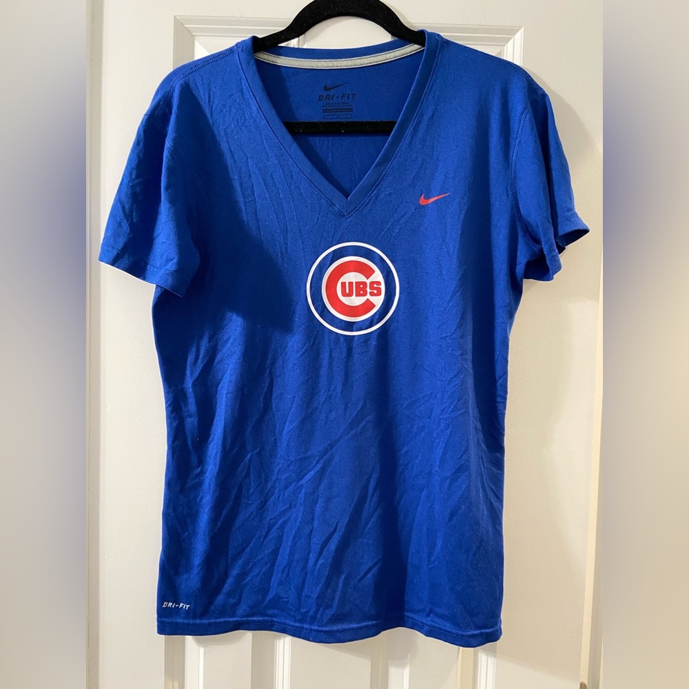 Nike Dri-Fit Chicago Cubs Short Sleeve V Neck T-Shirt - M